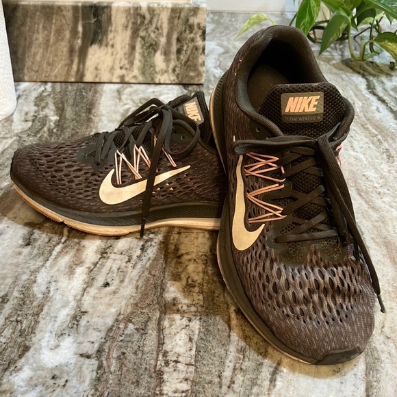 Nike Zoom Winflo 5 Running Shoes, Sz 8.5 (Dark green/pink) - Picture 1 of 11